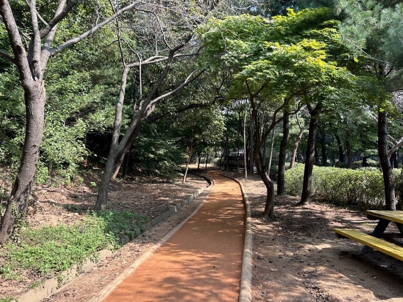 광명시의 멘발 걷기 산책로