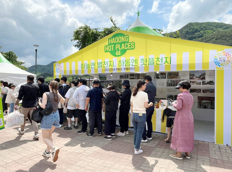 수제 목공 소품이 가득한 ‘카페동광’
