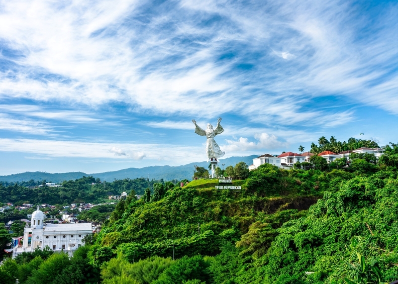 마나도 축복하는 예수상(Yesus Memberkati Statue). /사진=모두투어