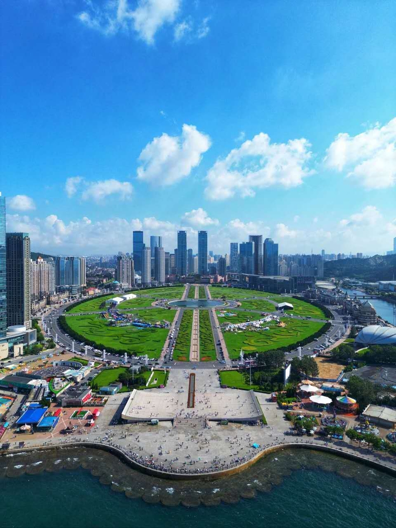 성해광장(星海广场, Xinghai Square). /대련문원국제여행사