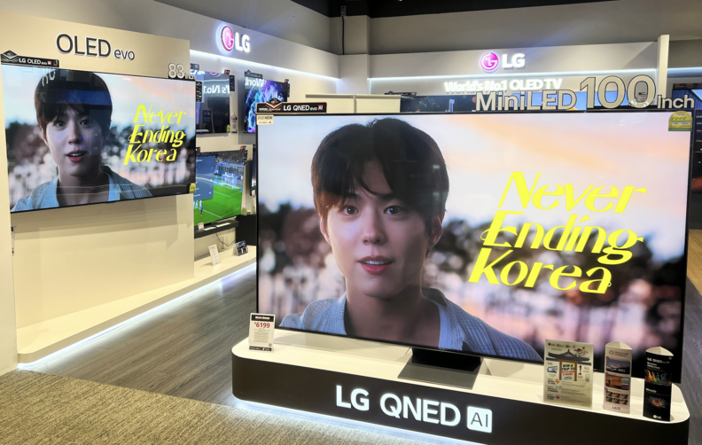 LG전자 싱가포르 매장에서 한국관광 해외홍보 영상이 송출되고 있다. /한국관광공사