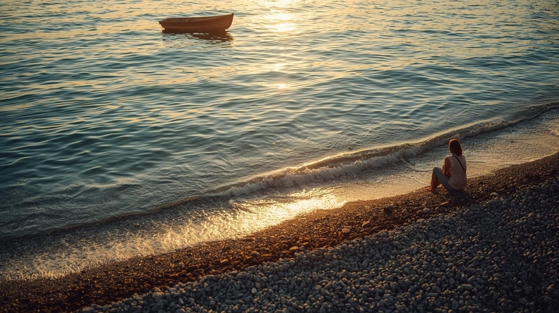 프랑스 니스의 평화로운 자갈해변. /canva