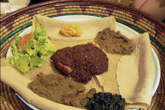 [NT 맛 기획] 한입의 세계 ⑨ 에티오피아 인제라…손으로 나누는 발효의 대륙