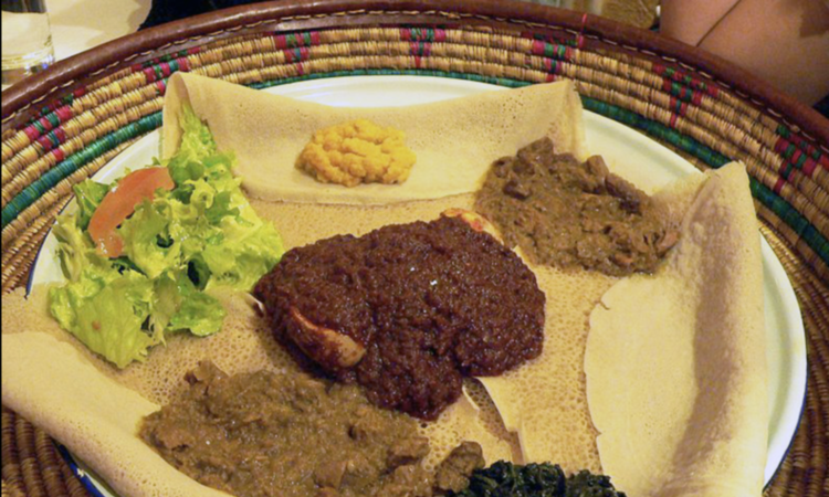 [NT 맛 기획] 한입의 세계 ⑨ 에티오피아 인제라…손으로 나누는 발효의 대륙